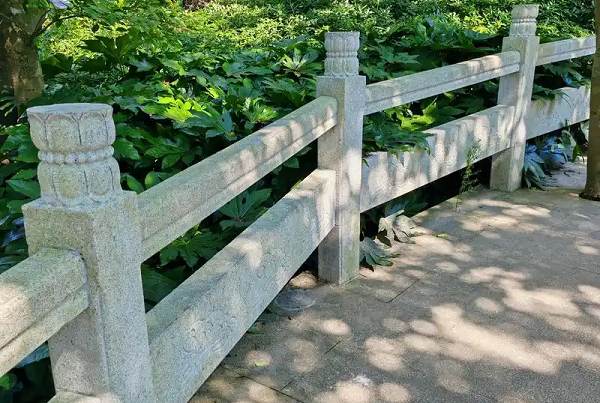 海南藏族自治州大连花岗岩栏杆和青石栏杆哪个好系列1